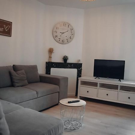 Superbe Appartement Avec Terrasse Au Calme Ernée Exterior photo