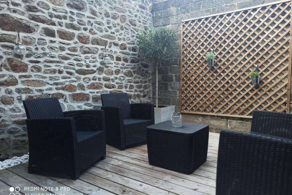 Superbe Appartement Avec Terrasse Au Calme Ernée Exterior photo