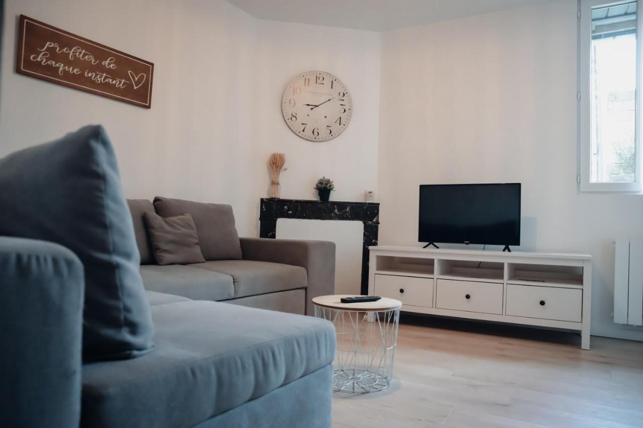 Superbe Appartement Avec Terrasse Au Calme Ernée Exterior photo