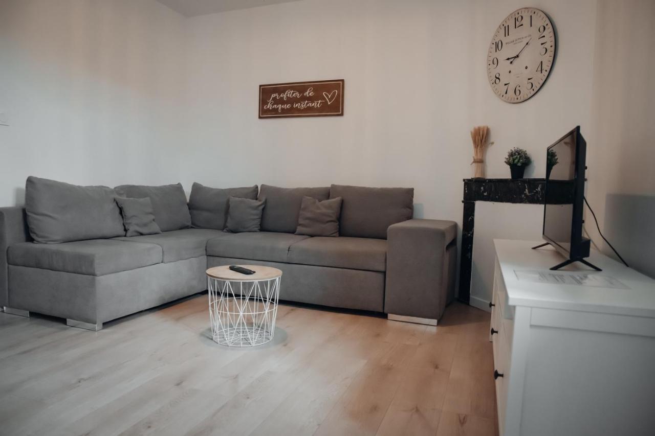 Superbe Appartement Avec Terrasse Au Calme Ernée Exterior photo