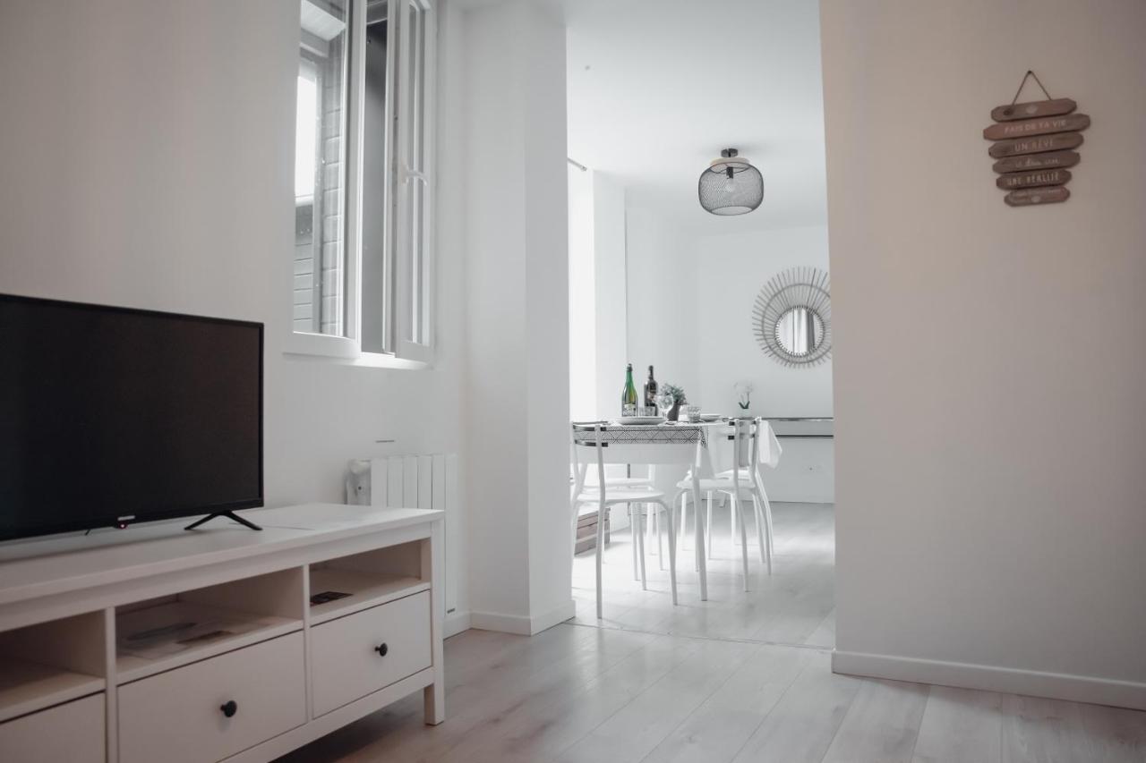 Superbe Appartement Avec Terrasse Au Calme Ernée Exterior photo