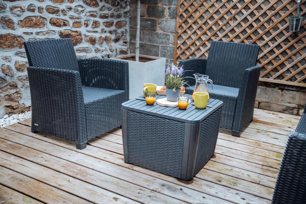 Superbe Appartement Avec Terrasse Au Calme Ernée Exterior photo