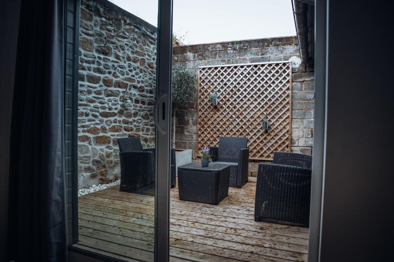 Superbe Appartement Avec Terrasse Au Calme Ernée Exterior photo